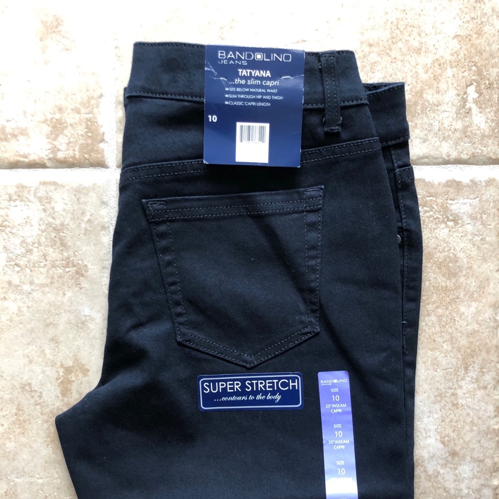 NWT Bandolino Navy Slim Capri